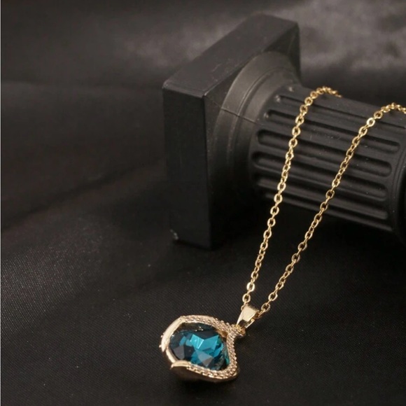 ⚠️Clearance Elegant Gold and Blue Teardrop Pendant Necklace - Picture 6 of 6